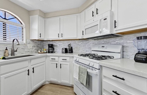 Maryvale Copropriété | Desert Gem; 1BR Condo Near Stadium & Westgate