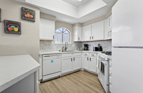 Maryvale Copropriété | Desert Gem; 1BR Condo Near Stadium & Westgate