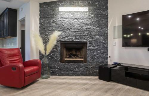 San Tan Valley Maison | Desert getaway retreat pool spa billiards bbq