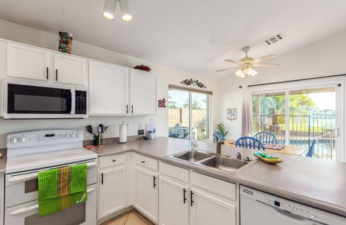 Parkwood Ranch Maison | Desert Haven with Heated Pool