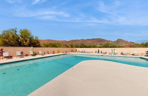 Tucson Estates Maison | Desert home with view of the mountains, fire pit & wifi