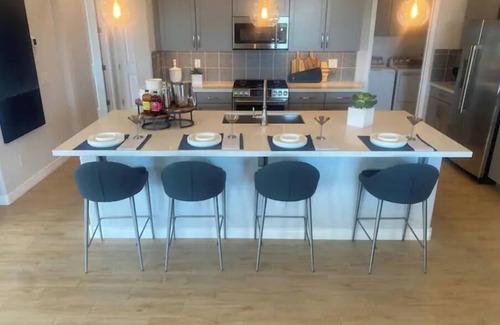 Desert View Village Copropriété | Desert Oasis- 2 BR & 2 Bath Condo in Charming Resort Style Community!