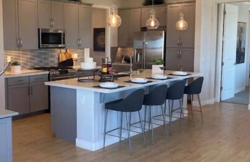 Desert View Village Copropriété | Desert Oasis- 2 BR & 2 Bath Condo in Charming Resort Style Community!