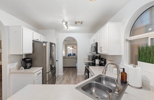 Greenfield Lakes Maison | Desert Oasis: 3BR Home with Heated Pool Near San Tan Mall