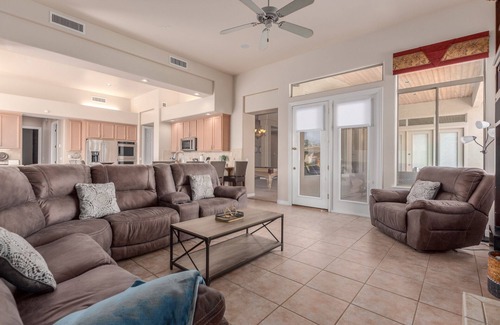 Desert Hide-a-way Maison | Desert Oasis ★Heated Pool-Spa-Disc Golf-Ping Pong-Poker Table-Pool Table★