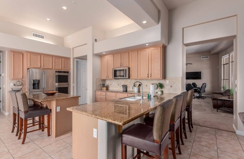 Desert Hide-a-way Maison | Desert Oasis ★Heated Pool-Spa-Disc Golf-Ping Pong-Poker Table-Pool Table★