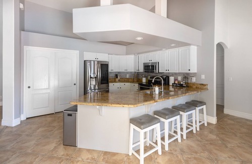 Val Vista Lakes Maison | Desert Oasis in Val Vista Lakes - Heated Pool