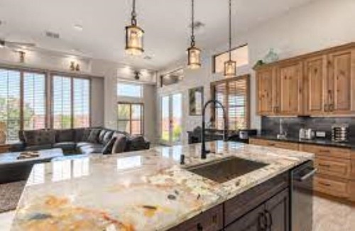 Maricopa County Maison | Desert Oasis Resort Style w/ POOL & Hot Tub - Indoor & Outdoor Games