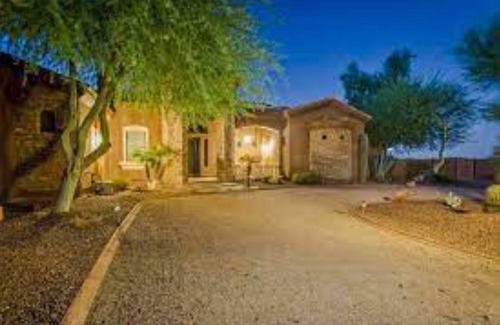 Maricopa County Maison | Desert Oasis Resort Style w/ POOL & Hot Tub - Indoor & Outdoor Games