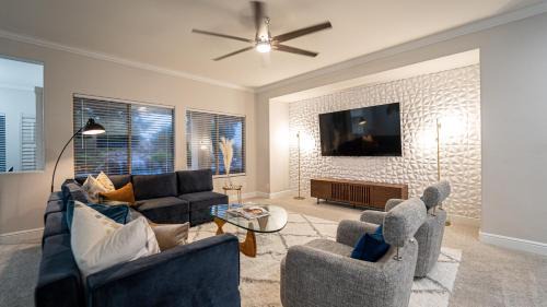 Queenland Manor Maison | Desert Queen Queen Creek