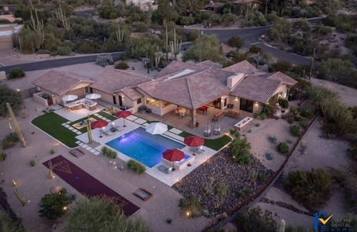 Carefree Maison | Desert Serenity Mountain Estate+ShuffleboardCourt+MountainViews+Horseshoes+HtdPool+PoolTable