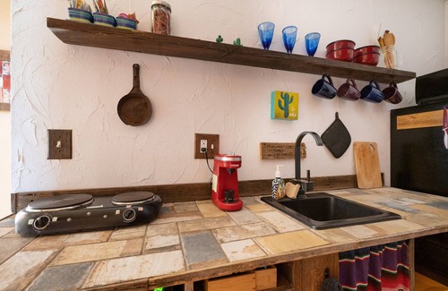 Picture Rocks Appartement | Desert Solitaire Casita - Rustic Mexican Styling