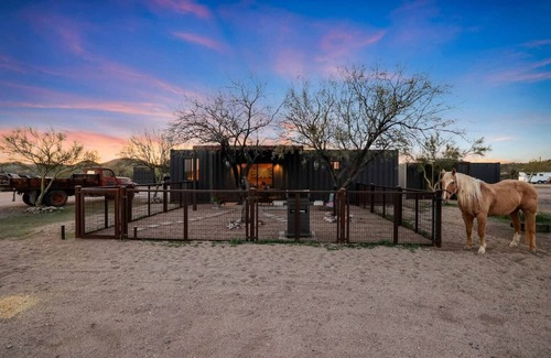 Wickenburg Maison | Desert Sunrise: Horses and Dogs Welcome