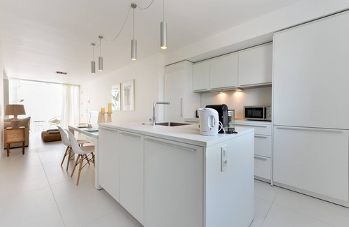 Talamanca Appartement | Appartement design pour 4 personnes au meilleur endroit. Devant PACHA & Lio.