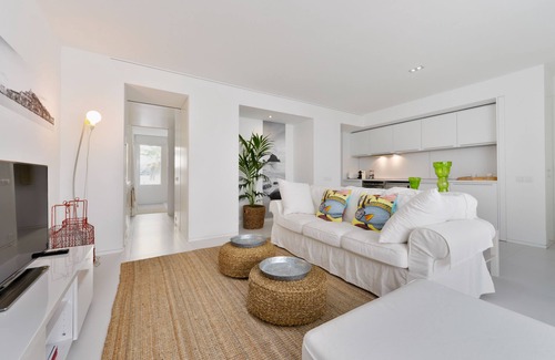 Talamanca Appartement | Appartement design pour 4 personnes au meilleur endroit. Devant PACHA & Lio.