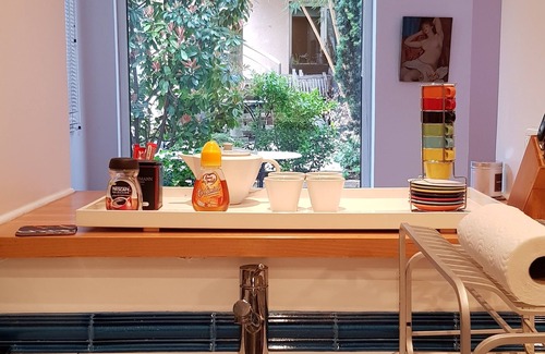 Batignolles Appartement | Appartement design sur jardin privé au coeur des Batignolles.