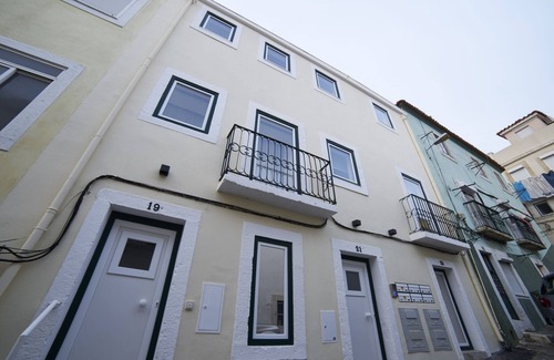 Pena Appartement | Appartement design avec A / C, wifi, petit patio extérieur et à 500m du centre ville