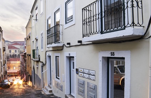 Pena Appartement | Appartement design avec A / C, wifi, petit patio extérieur et à 500m du centre ville