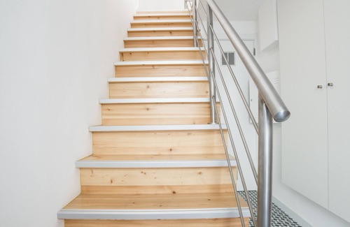 Pena Appartement | Appartement design avec A / C, wifi, petit patio extérieur et à 500m du centre ville