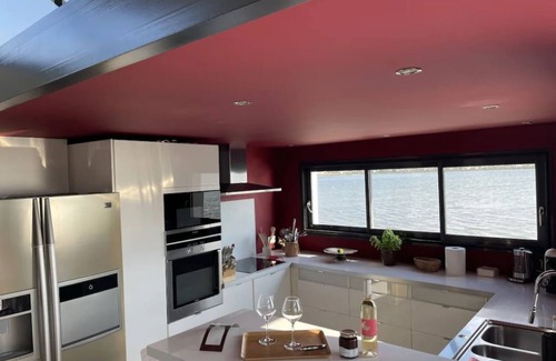 Perols Maison | Villa design avec vue panoramique sur étang, jacuzzi et climatisation