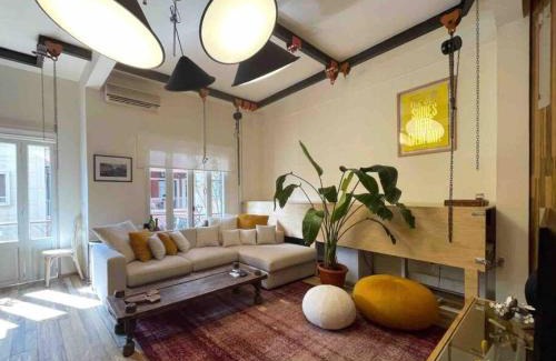 Gemmayzeh Appartement | Designer 1BR apt in Gemmayze