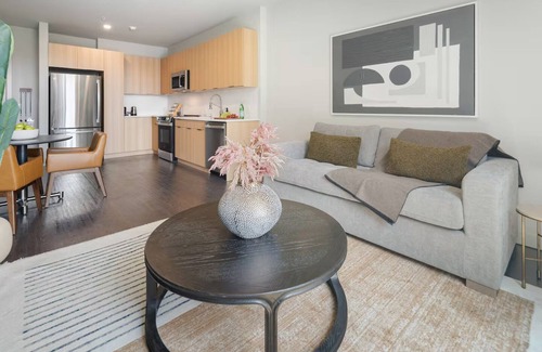 White Plains Appartement | Designer 1BR | Gym, Parking
