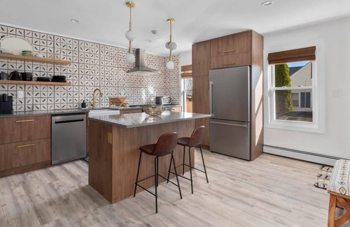 Warren Appartement | Historic, 1st Floor Apartment in Central Warren