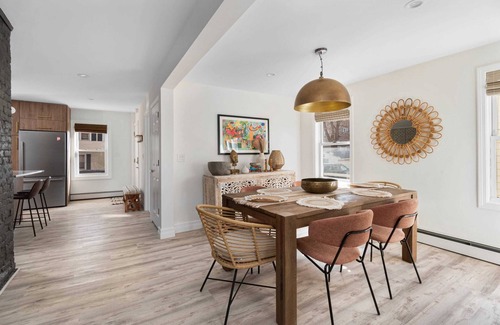Warren Appartement | Historic, 1st Floor Apartment in Central Warren