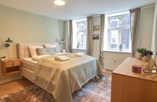 Copenhagen City Centre Appartement | Designer 2 BR Home with Private Balcony