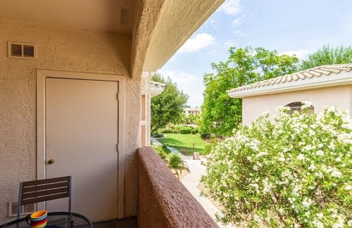 Maryvale Copropriété | Designer 2BD/2BA in Gated Resort w/Pool & Gym