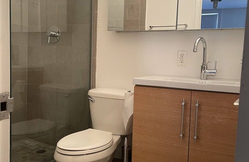 Alphabet City Appartement | Designer 2BR, 1.5BA, 4 Beds in prime East Village