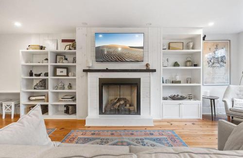 Pennsport Maison | Designer 3 BR Townhome with Beautiful Backyard