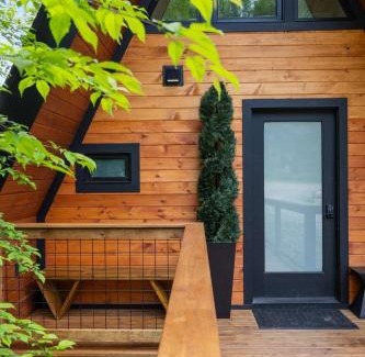 Johnson Maison | Designer A-Frame Treehouse with hot tub on river