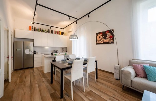 Est Appartement | Designer abode with projector Self check-in