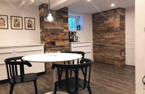 North Cleveland Park Maison | Designer Apartment with All the Amenities!