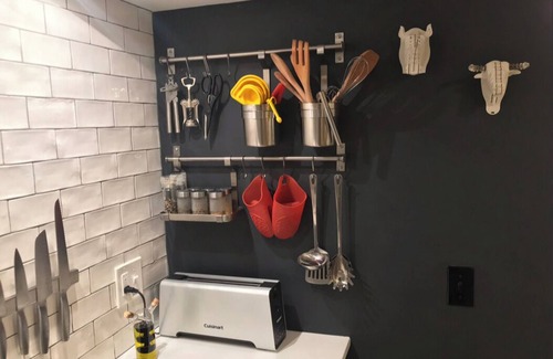 North Cleveland Park Maison | Designer Apartment with All the Amenities!