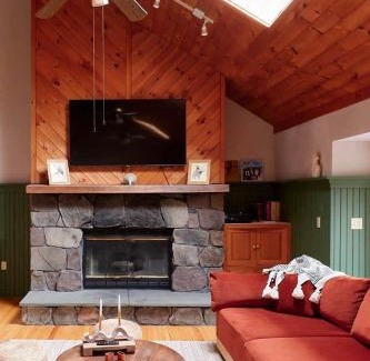 Margaretville Maison | Designer Chalet with Hot Tub and Fire Pit