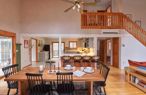 Margaretville Maison | Designer Chalet with Hot Tub and Fire Pit