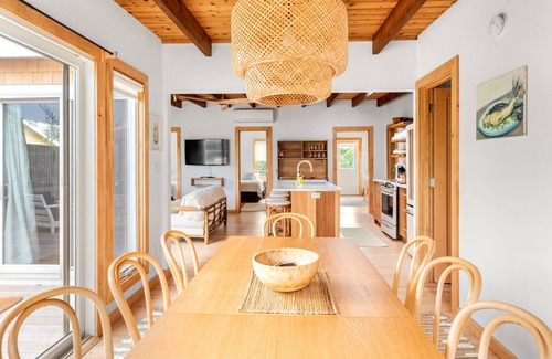 Ocean Bay Park Cottage | Maison Ocean Bay Park avec climatisation partielle, terrasse, W / D, WiFi - Marchez jusqu'à la plage!
