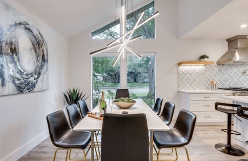 Lake Highlands Maison | Designer Dallas Oasis!Central Location!Pool! BBQ! Firepit!Minigolf!