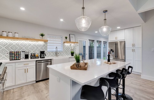 Lake Highlands Maison | Designer Dallas Oasis!Central Location!Pool! BBQ! Firepit!Minigolf!