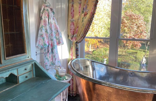 Lewisburg Maison | Designer Decorated Estate in Historic Downtown Lewisburg, West Virginia