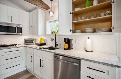 East Side Appartement | Designer Den | Chic Luxury in a Hip Area