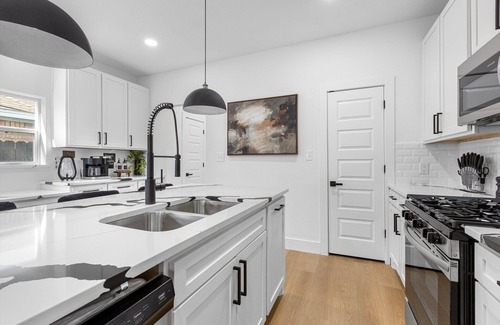 South Dallas - Fair Park Maison | Designer Event Open Luxurious 6BD Retreat
