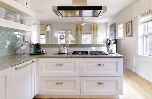 North Park Hill Maison | Enjoy Denver Culture in Stylish Uptown Bungalow. Airbnb Super Host