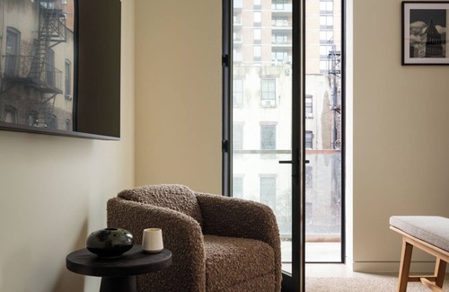 Hell's Kitchen Appartement | Designer Full Floor Spacious Townhouse Apt