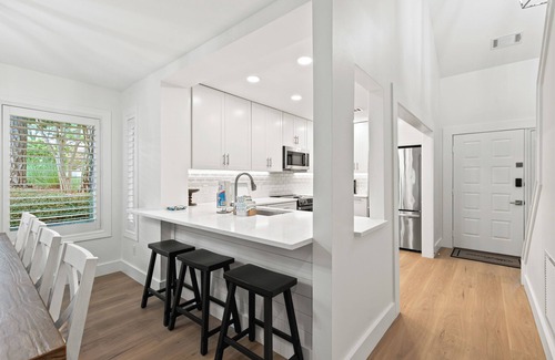 Sandestin Copropriété | Designer Full Remodel Beach Villa! 6 Seat Golf Cart, Beach, Nearby Pool+Grill