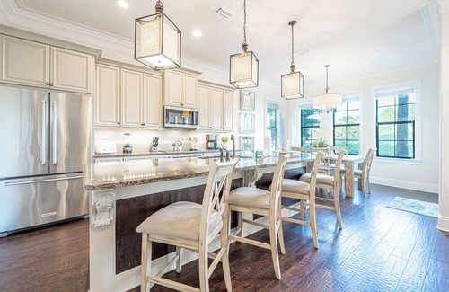 Villa Lago Maison | Designer Golf View Beach Home with 6 Seat Golf Cart