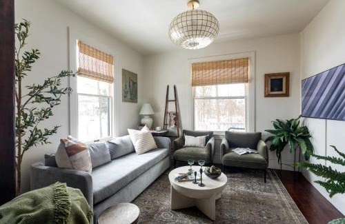 Hudson Maison | Designer Home, Hot Tub, Private Yard, & Projector