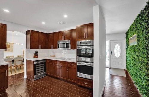Imperial Point Maison | Designer Home | Private Pool & BBQ | 1.5mi to Beach